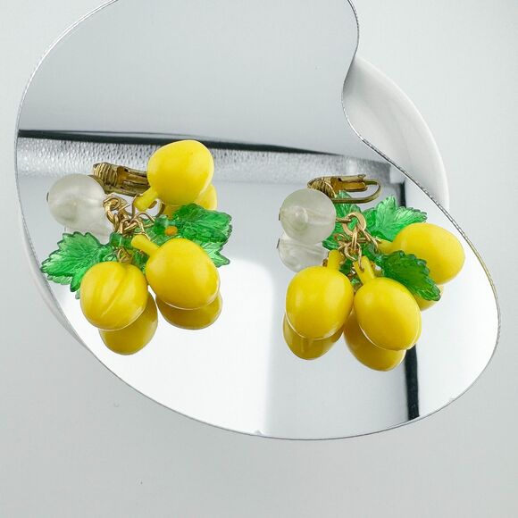 Vintage Lucite Lemon Clip-On Earrings Bunch Dangle Drop Yellow Fruit Retro - Picture 5 of 8